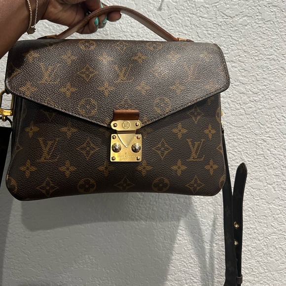 - Authentic Louis Vuitton Monogram pochette Métis bag for sale! - Picture 2 of 16